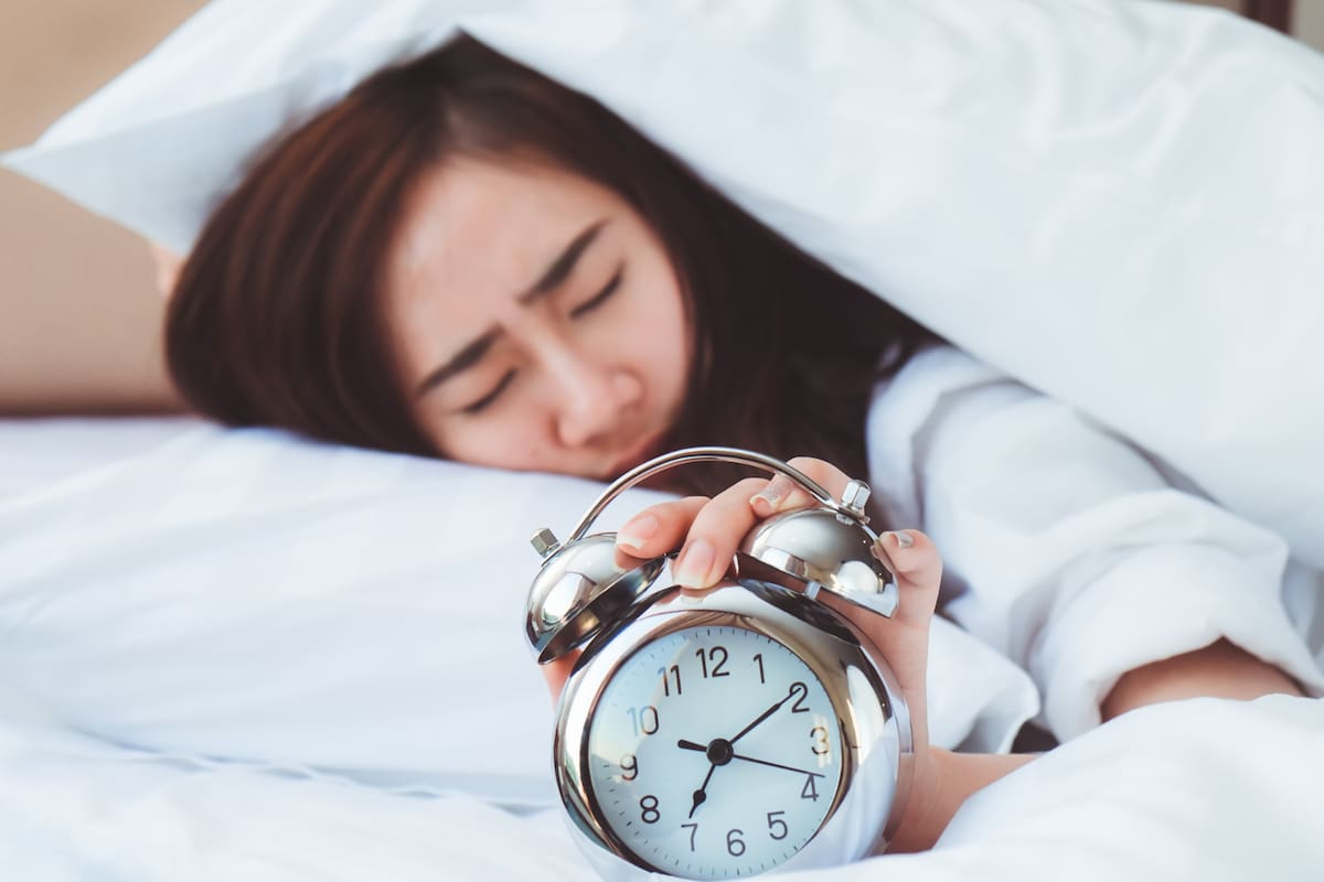 ¿Por qué algunas personas se despiertan antes de que suene la alarma?