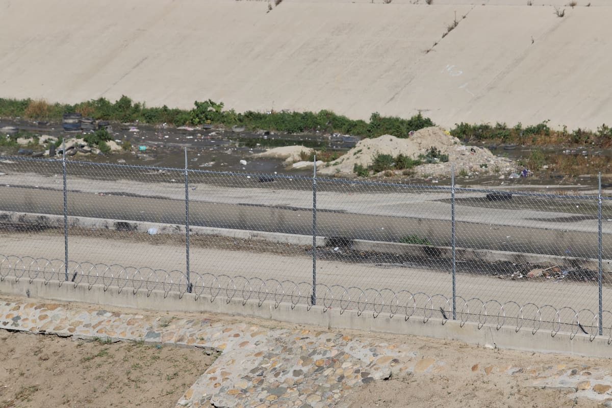 Intentan cruzar por canalización 9 migrantes