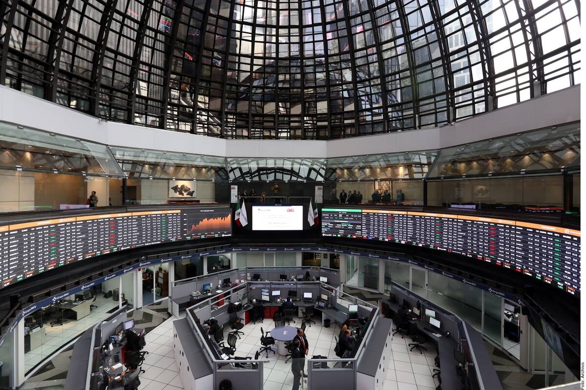 Bolsa Mexicana de Valores avanza 3,95 % y abre la semana con ganancias; peso se aprecia
