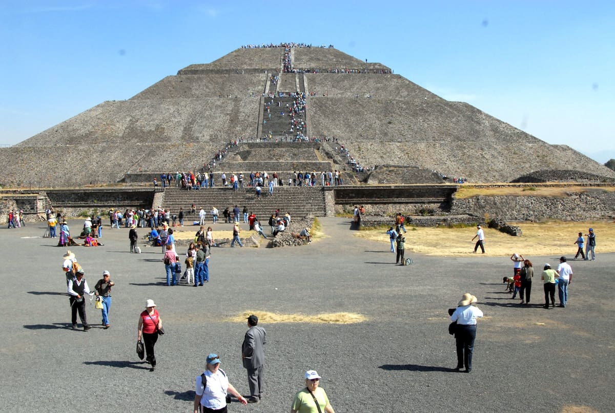 MEX61229025. Con motivo de las vacaciones de fin de ano la Zona Arqueologica de
Teotihuacan es una alternativa mas para hacer turismo tanto nacional como extranjero, hoy en el Estado de Mexico.
NOTIMEX/FOTO/BERNARDO MONCADA/BMR/HUM/