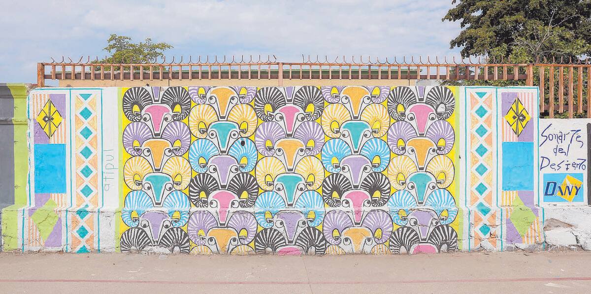 Sus murales contienen elementos representativos de Sonora.