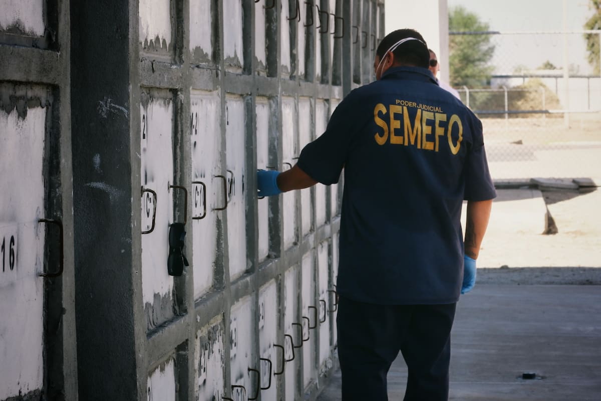 Morir sin nombre en la frontera: 488 cuerpos permanecen en Centro de Resguardo en Mexicali
