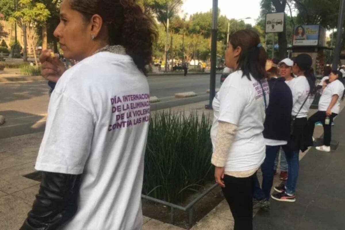 Mujeres arman "cinturón de paz" en marcha contra violencia de género