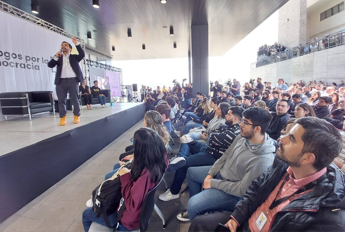 Jorge Álvarez Máynez habló ante jóvenes estudiantes de Cetys Tijuana.