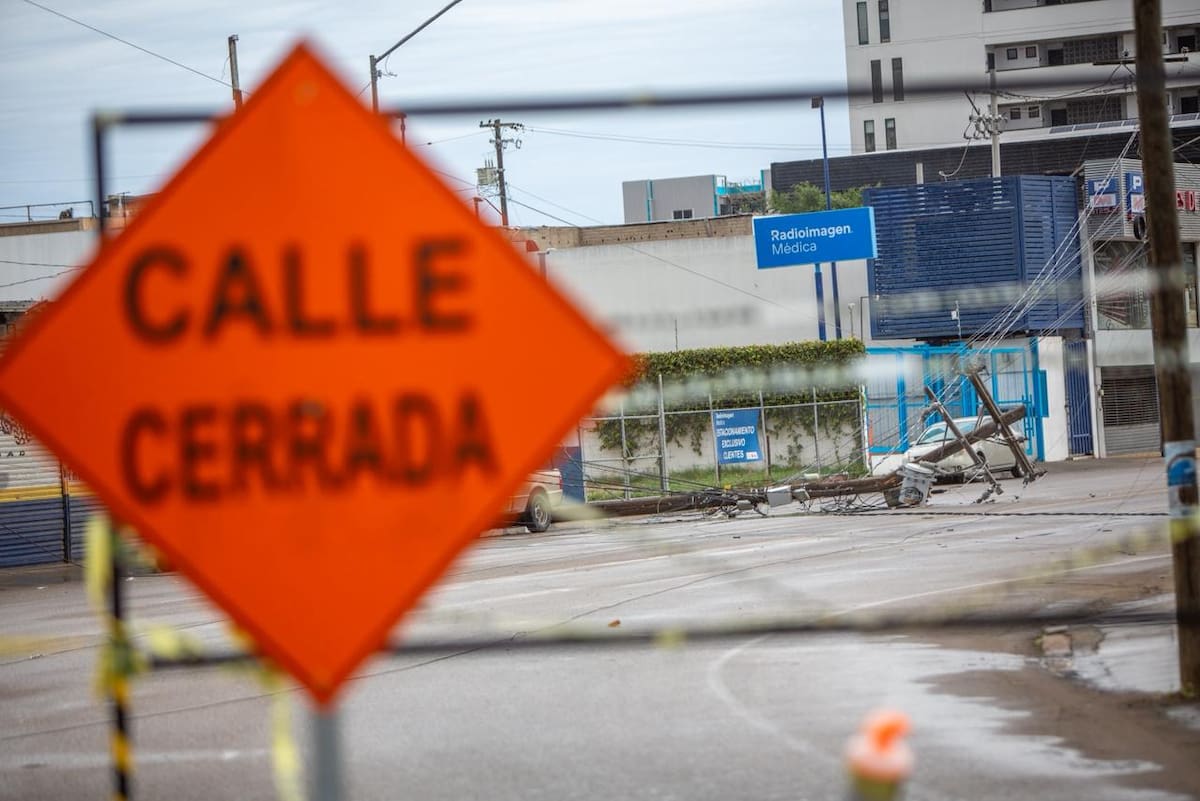 Ráfagas provocaron cierres viales y evacuaciones preventivas en la avenida Revolución. Foto: Border Zoom