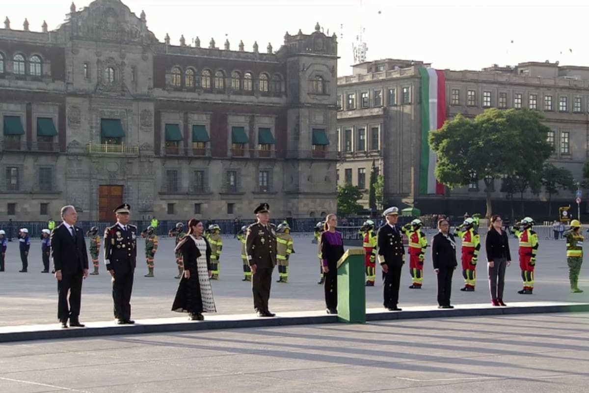19 de septiembre: Claudia Sheinbaum encabeza izamiento de bandera en memoria de las víctimas de los sismos de 1985 y 2017 mientras el país se prepara para el Segundo Simulacro Nacional