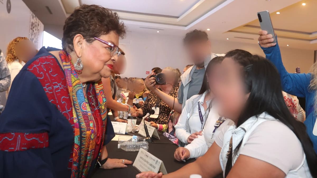 Familias buscadoras de seis estados se reunieron en Hermosillo con autoridades federales y de Sonora para exigir avances en la localización de personas desaparecidas.