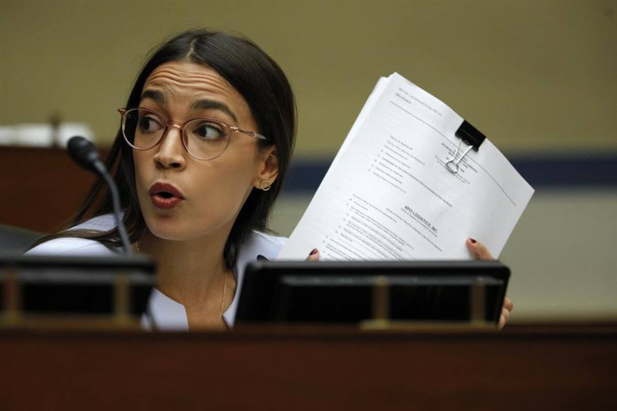AOC en Among Us: el popular videojuego en línea con el que Alexandria Ocasio-Cortez reunió a 400.000 usuarios para verla jugar