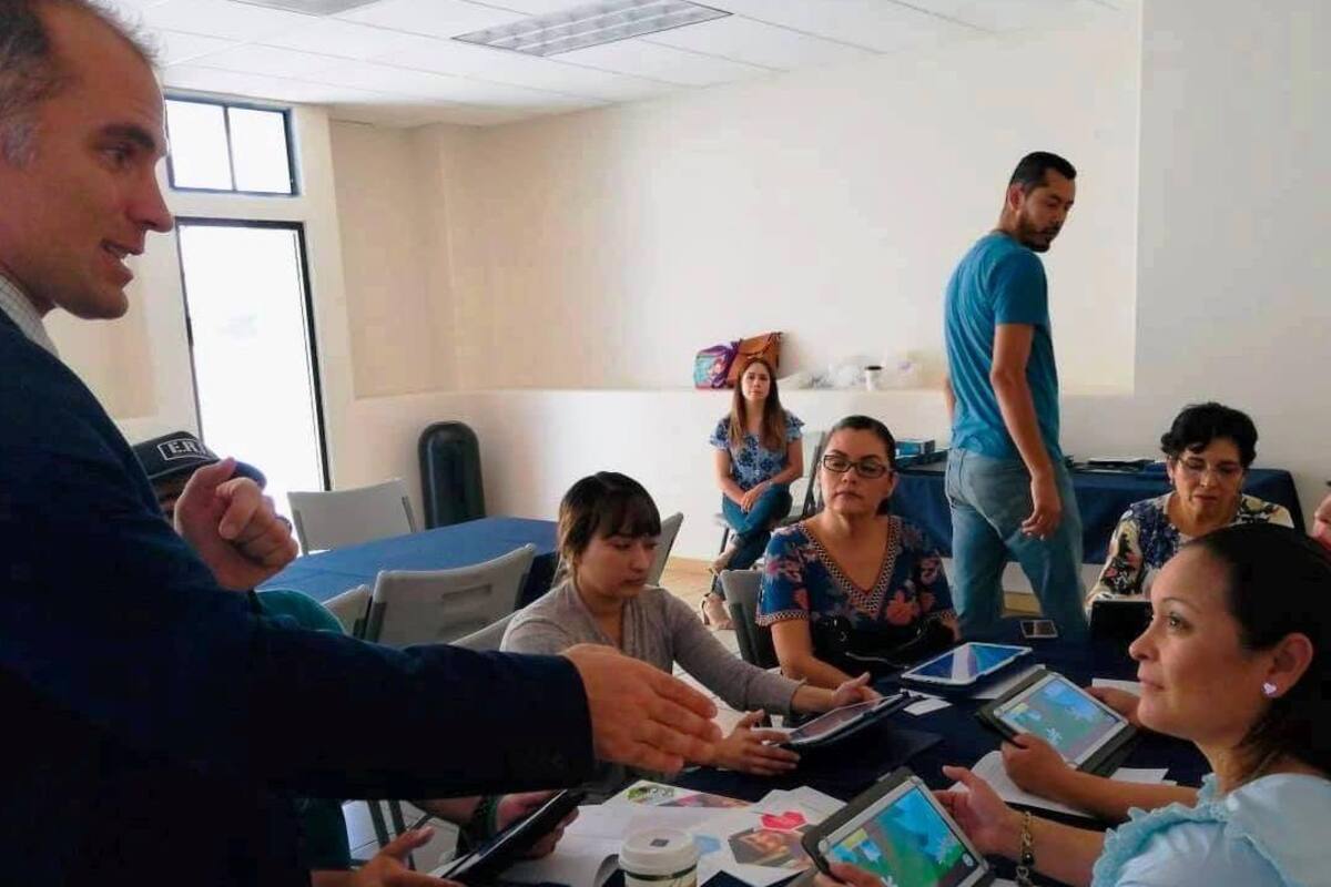 Alumnos de primaria aprenderán inglés con tabletas en clase