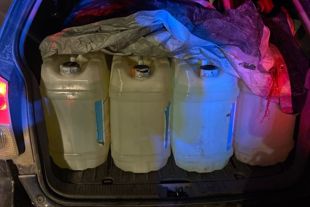 Detienen a pareja por traslado ilegal de hidrocarburo en Ensenada