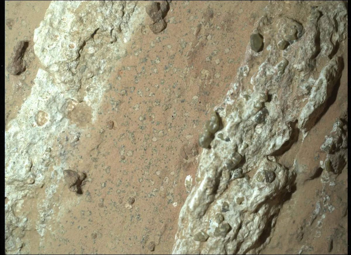 El rover Perseverance ha encontrado en Marte una posible biofirma en una roca del cráter Jezero, conocida como Cheyava Falls.