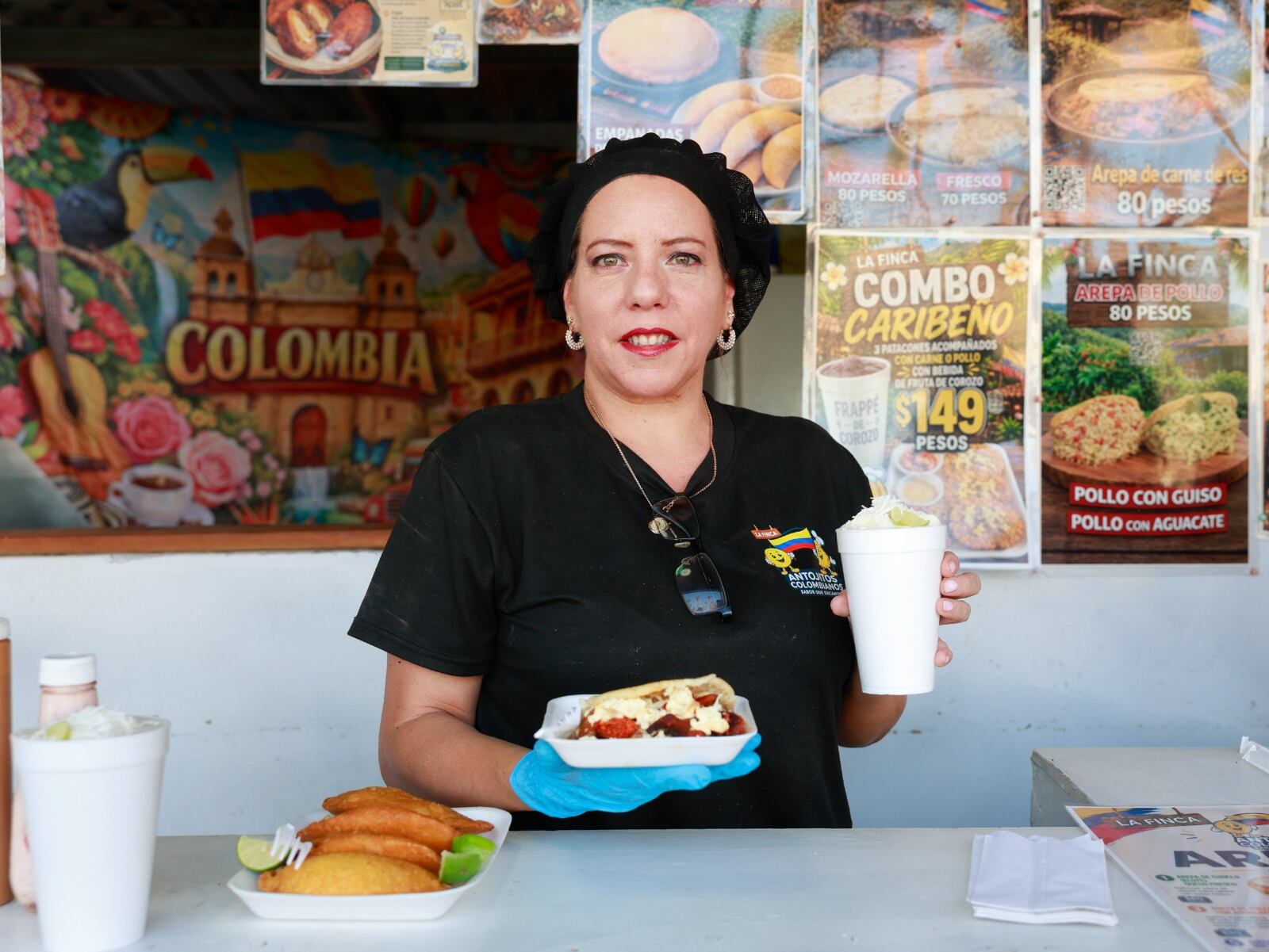 Patricia Caleró Villalobos, originaria de Cali, Colombia, encontró en la gastronomía una forma de mantener el vínculo con su país tras establecerse en Mexicali hace nueve años, a través de La Finca Antojitos Colombianos. Foto: Juan J. Morales.