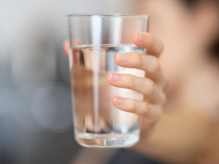 ¿Cómo afecta el arsénico en el agua potable y qué puede hacer la población?