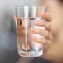 México es el país con mayor consumo per cápita de agua embotellada en el mundo y según la ONU se consume 273 litros por persona al año,