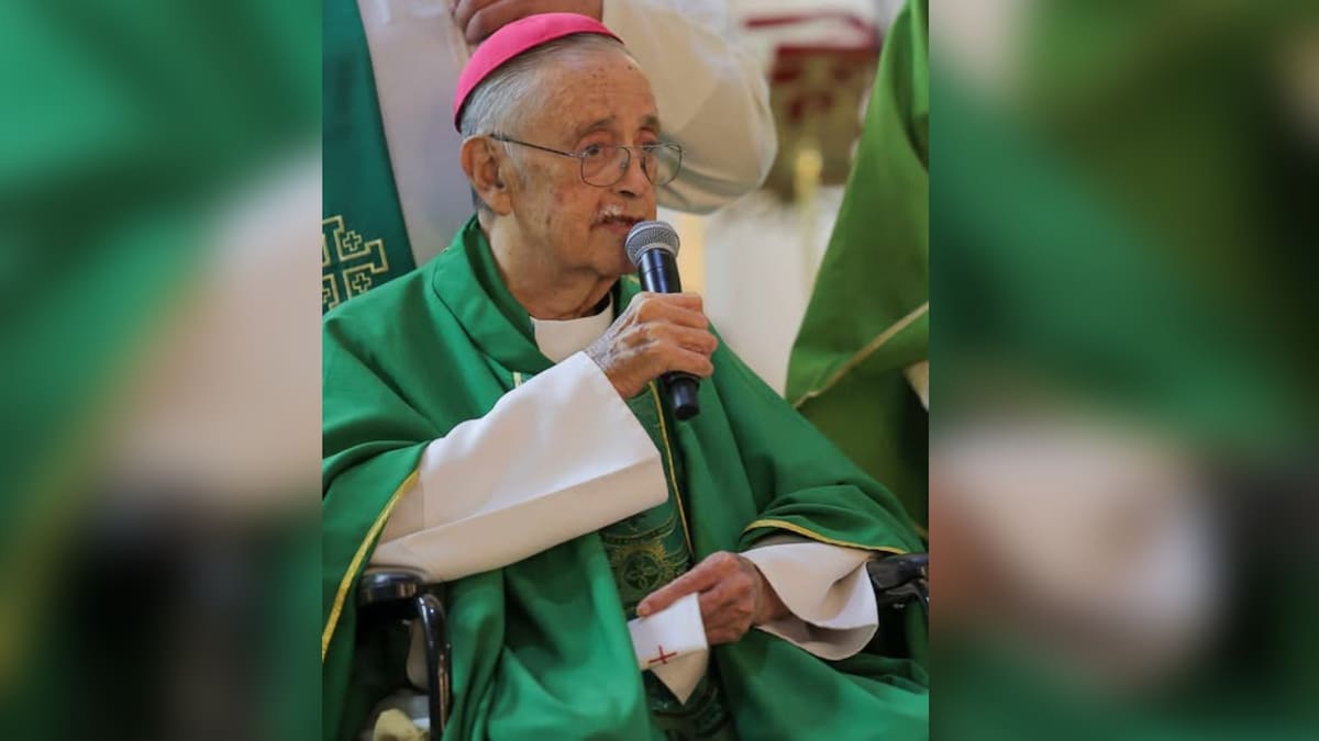 La Arquidiócesis de Hermosillo organiza una misa para despedir al fallecido Mons. José Ulises Macías Salcedo. | Foto: Eleazar Escobar
