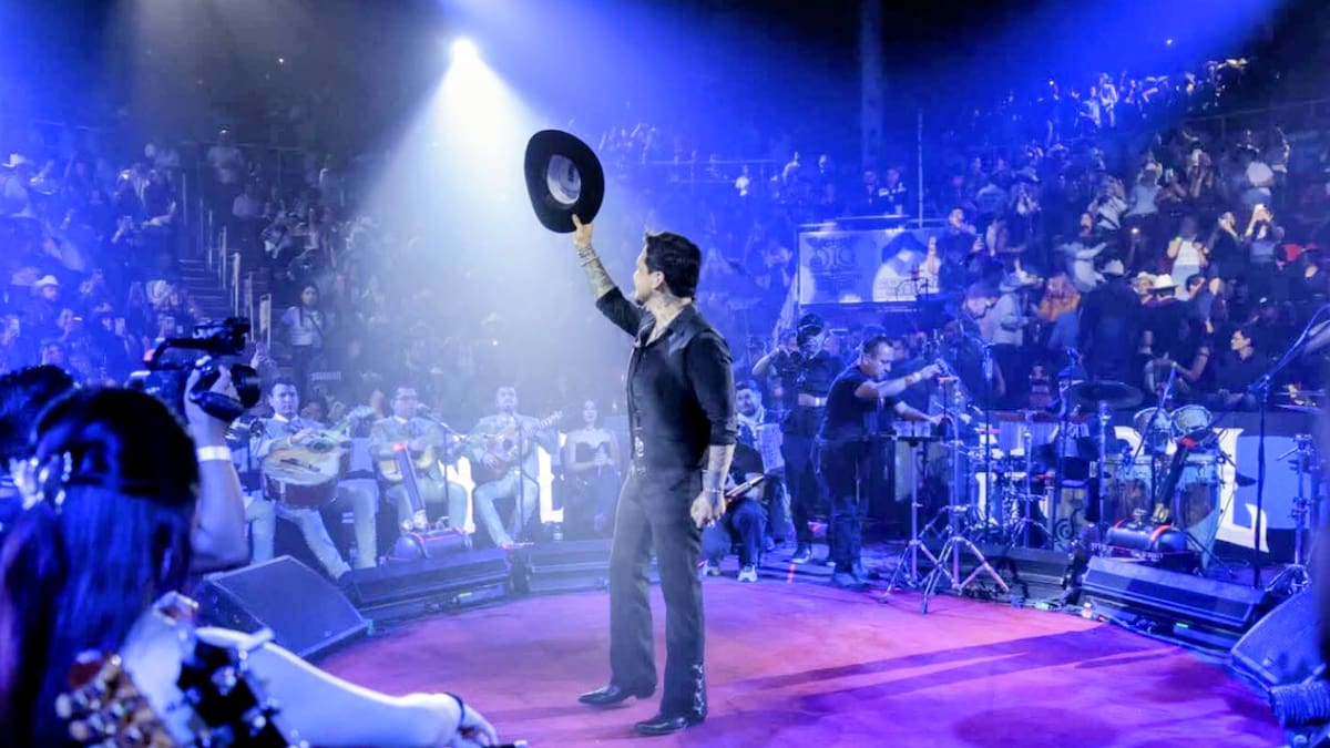 Christian Nodal conquista nuevamente el Palenque de Hermosillo durante su regreso a la ExpoGan Sonora con homenaje a ídolos regionales, duetos sorpresa y un público que coreó cada canción
