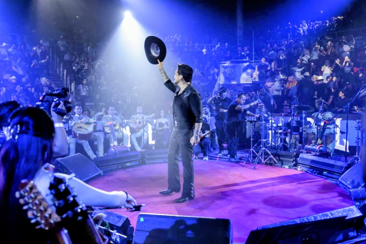 Christian Nodal conquista nuevamente el Palenque de Hermosillo durante su regreso a la ExpoGan Sonora con homenaje a ídolos regionales, duetos sorpresa y un público que coreó cada canción