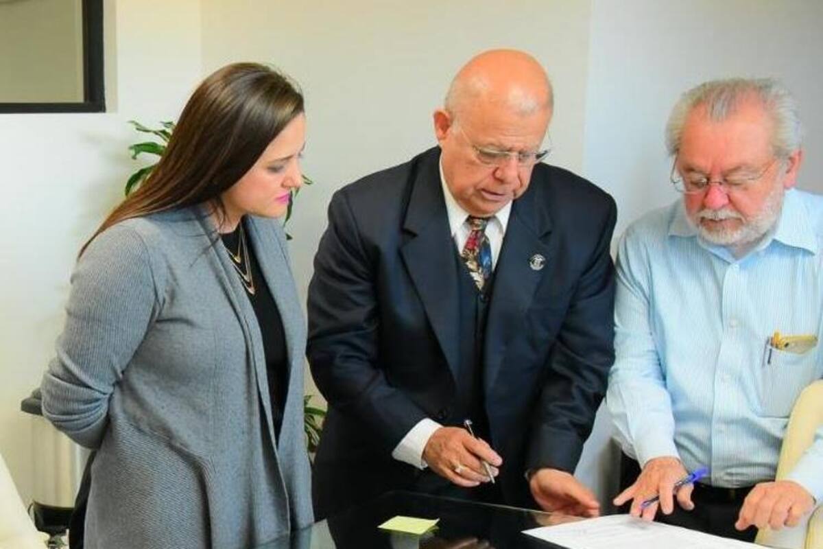 Formaliza Ayuntamiento terminación de contrato de servicio de alumbrado