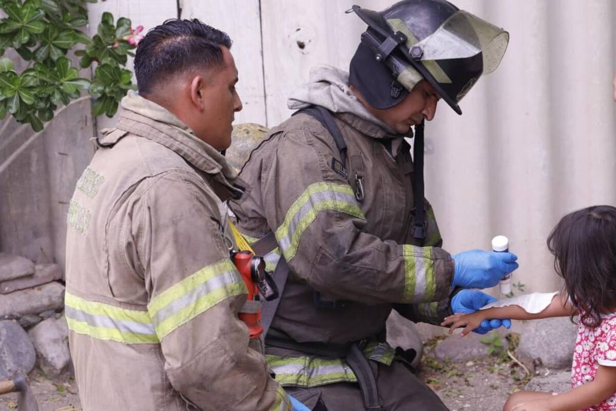 Se incendia casa en El Ranchito de Hermosillo; una mujer y dos niños resultan lesionados