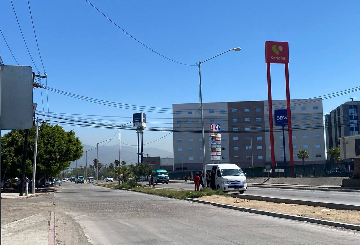 Los transeúntes solicitan más rutas peatonales que les concedan la seguridad y facilidad para acceder a las plazas comerciales antes mencionadas.
