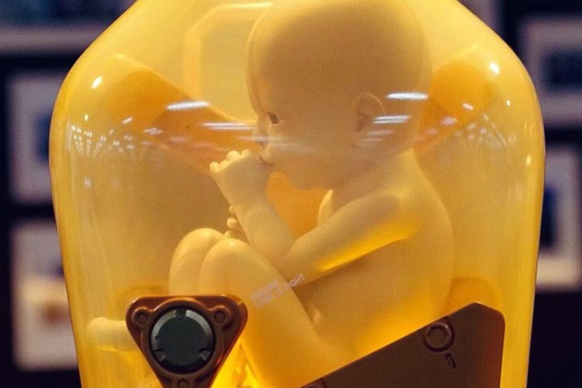 Kojima es detenido en aduana por traer un feto de Death Stranding