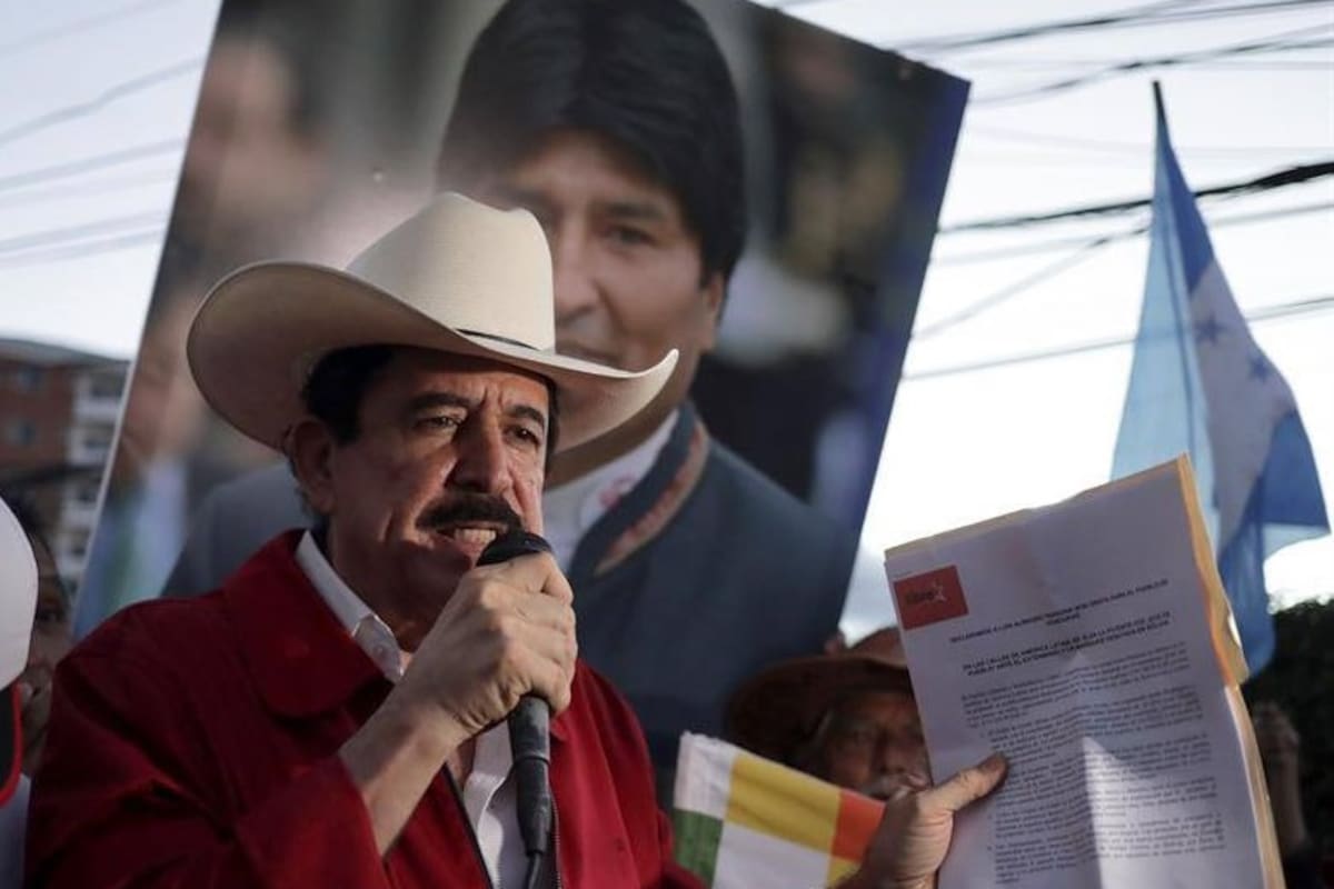 VIDEO: El momento que el expresidente hondureño, Manuel Zelaya cuenta el dinero ante agentes de Migración