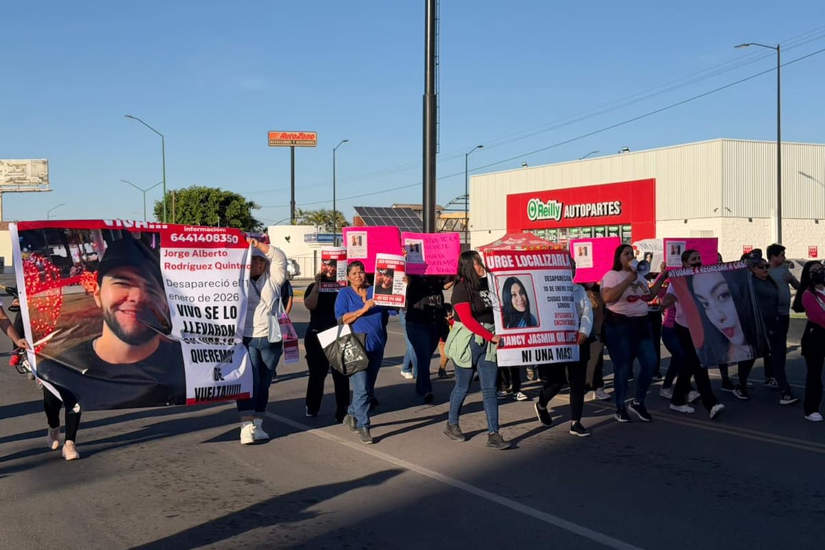 “Vivos se los llevaron, vivos los queremos”; se manifiestan en exigencia de localización de jóvenes desaparecidos en Cajeme