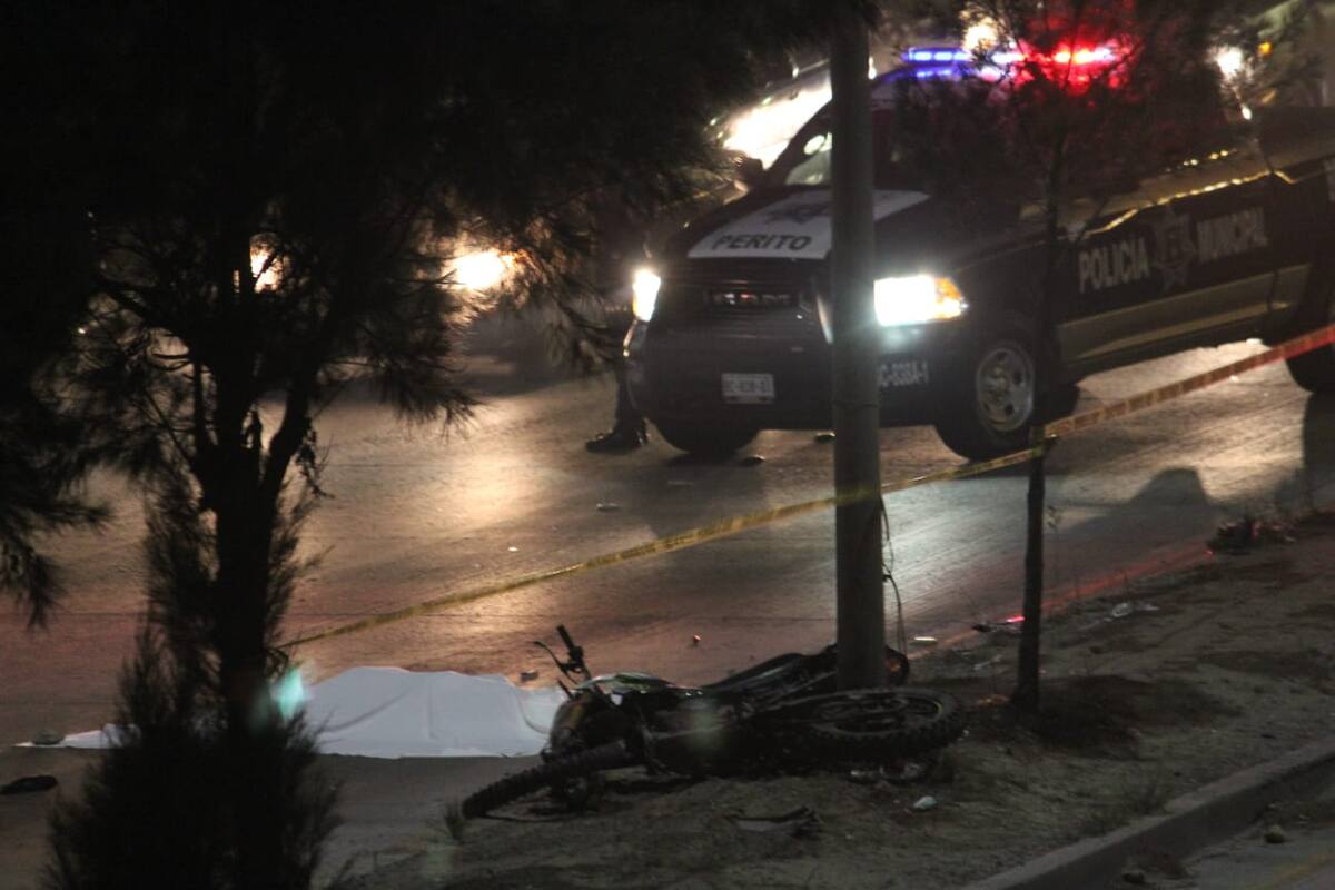 Muere motociclista en accidente en el bulevar Rosas Magallon a la altura de Valle Sur