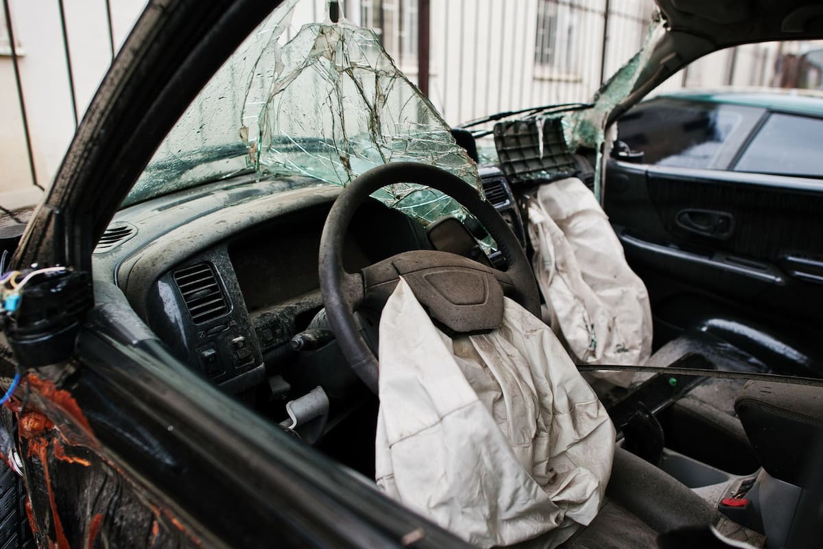 Stellantis emite una alerta urgente en México por bolsas de aire Takata defectuosas en autos de 2003 a 2016 para ofrecer un reemplazo gratuito ante el riesgo de lesiones graves, ¿cómo localizar los 17 dígitos del VIN?