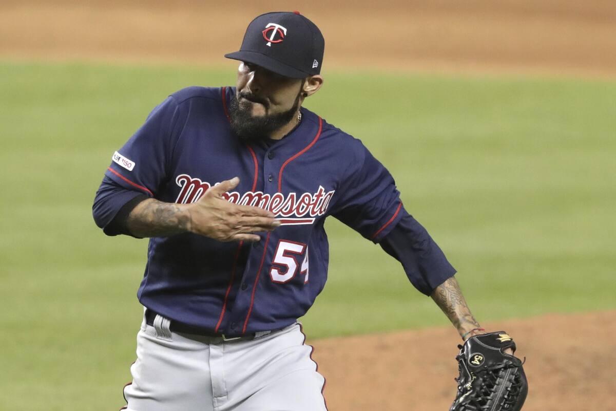 Mellizos declina opción sobre el lanzador mexicano Sergio Romo
