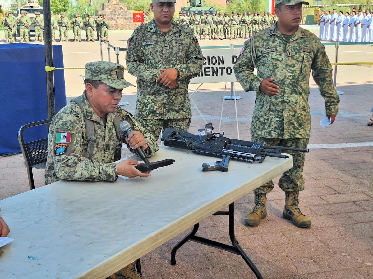 Destruyen 586 armas decomisadas al crimen organizado en Sonora.