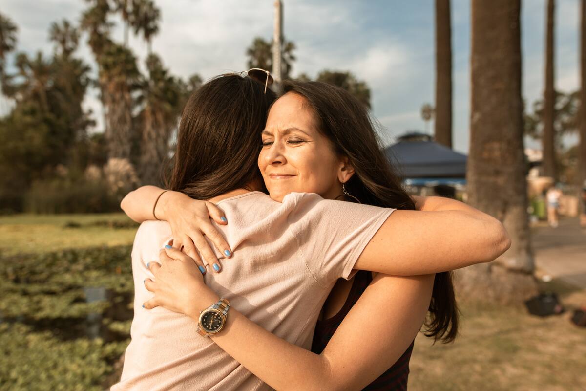 ¿Por qué hay personas a las que no les gustan los abrazos? Esto dice la ciencia