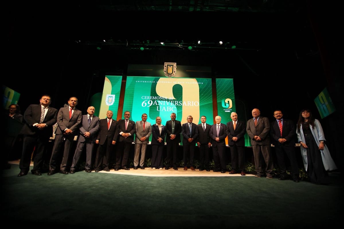 En el marco de su aniversario, la universidad reafirmó su compromiso con la formación de profesionistas responsables y reconoció el esfuerzo colectivo que la ha consolidado como institución estratégica para el desarrollo del estado. Foto: Jayme Garcia