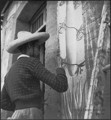 G.Monroy en la decoración colectiva de la Pulquería