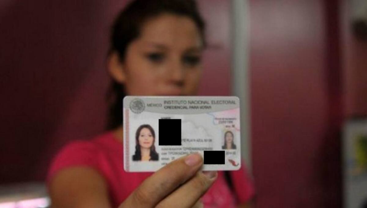 Claudia Sheinbaum, calificó como “complicadísimo” el proceso que deben atravesar los mexicanos en el extranjero para obtener su credencial de elector y poder votar en las elecciones del país. / INE.