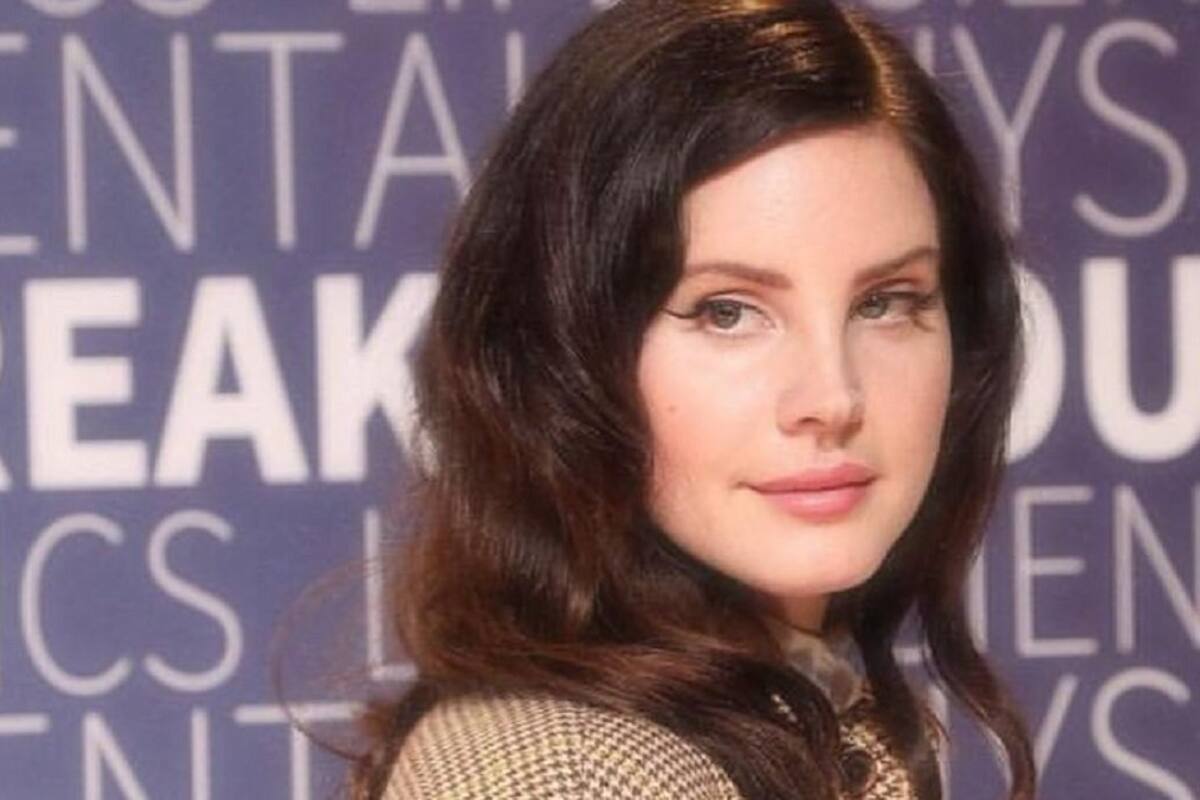 Lana del Rey revela título de su audiolibro de poesía