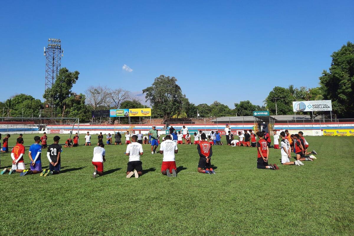 Futbolista salvadoreño fallece ahogado en un río y pone de luto a su país