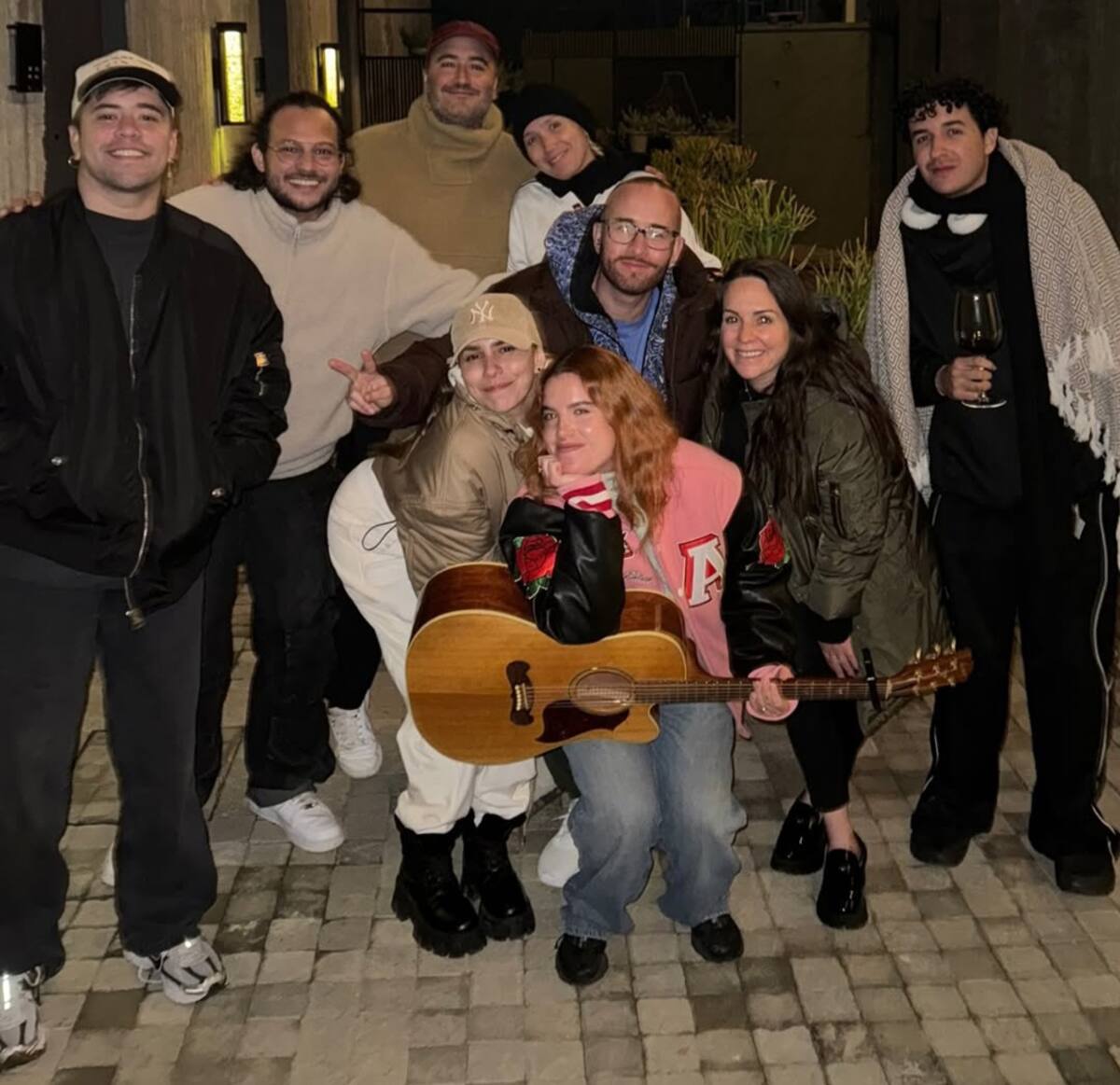Jesús Navarro (suéter claro) junto al grupo de compositores.
