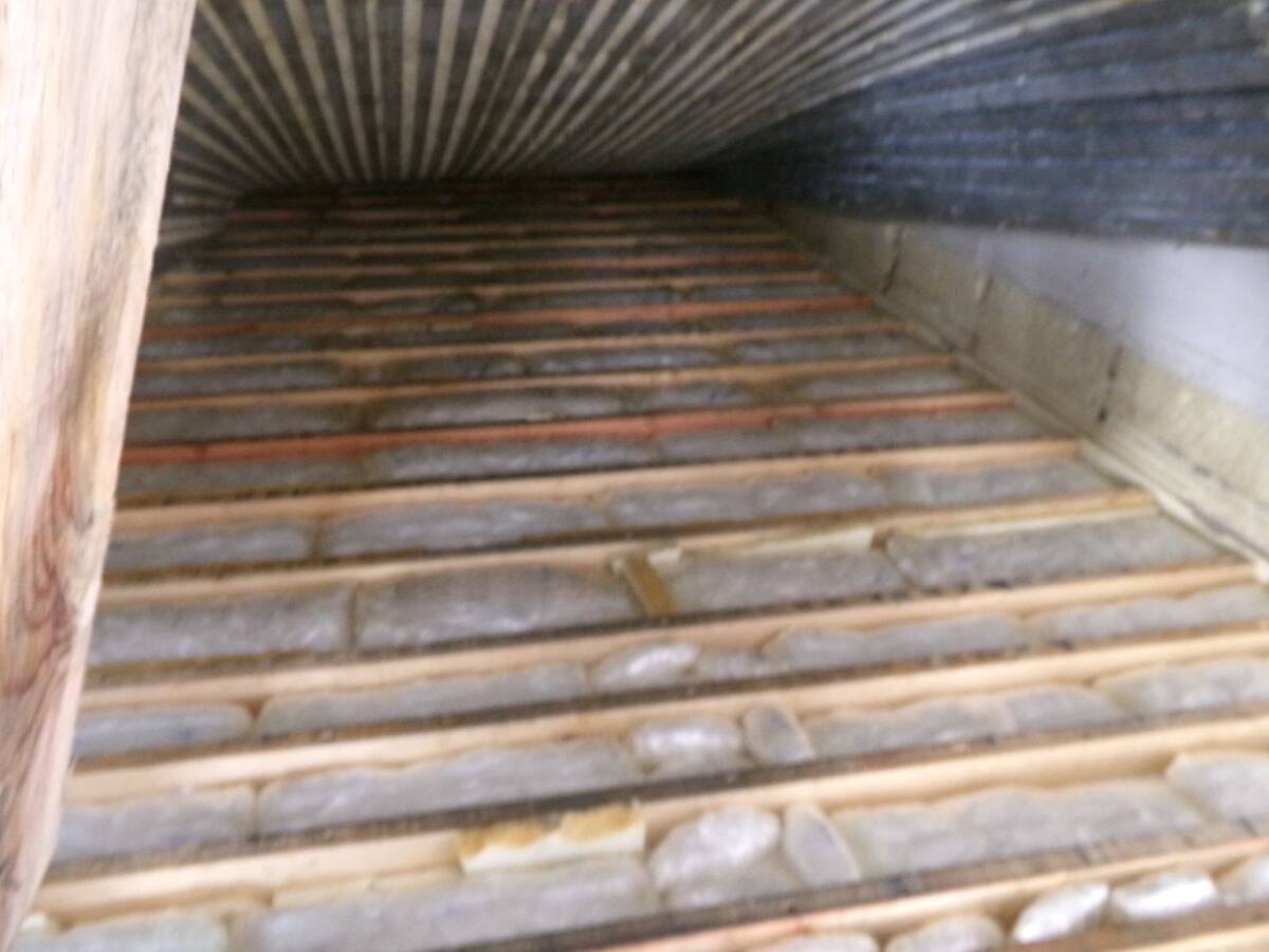 El contenido de los paquetes fue analizado e identificado como metanfetamina, con un peso total de aproximadamente 2 mil 686 libras.