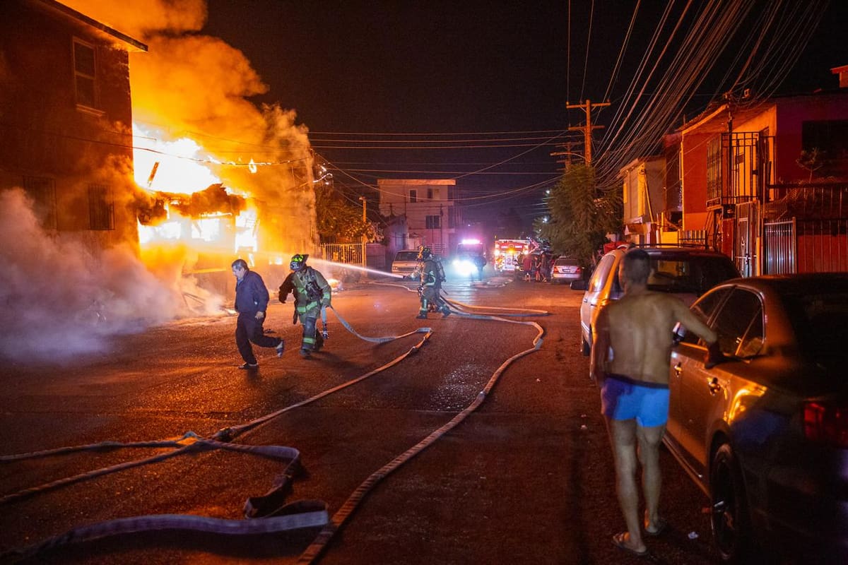 Incendio destruye una vivienda y daña otras dos en la colonia 70-76