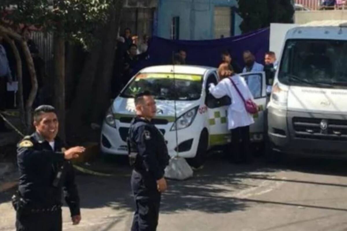 Hallan taxi con dos cadáveres en taxi de Toluca