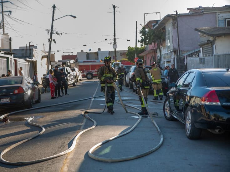 Consume incendio vivienda en colonia Nueva Tijuana