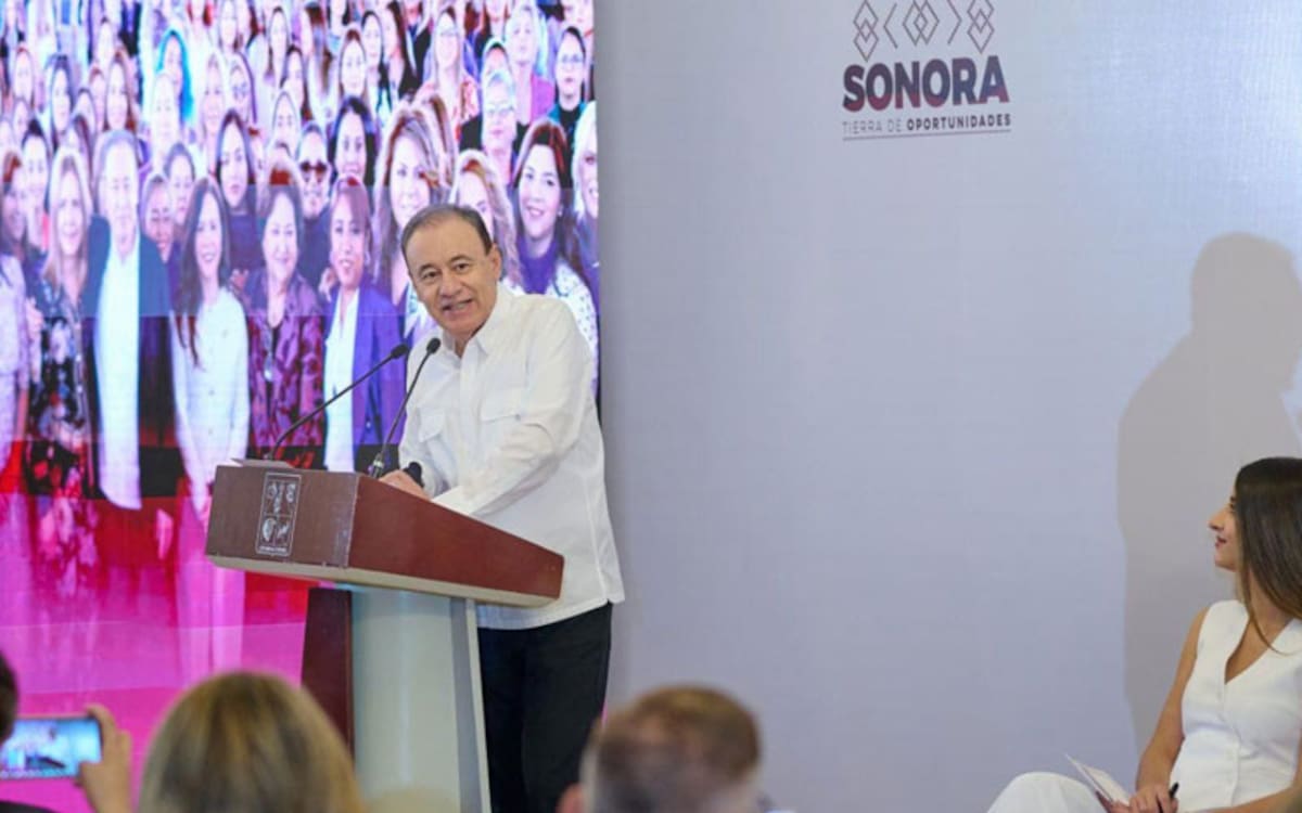 El gobernador Alfonso Durazo Montaño habló ayer de los programas que se tienen para atender a las mujeres. FOTO: ESPECIAL