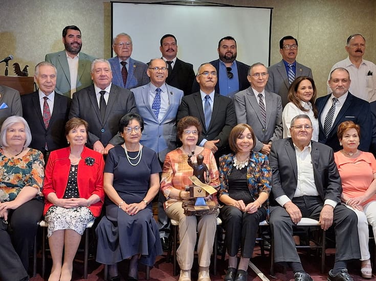 Martha Aguayo de Uruchurtu recibe el nombramiento de Forjador 2025 por su labor altruista