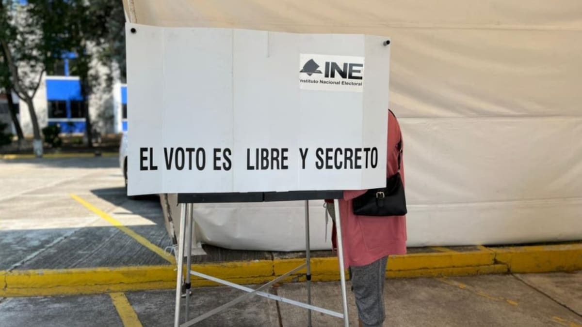 Durante la sesión, el consejero Arturo Castillo Loza, presidente de la Comisión de Quejas y Denuncias, informó que de 257 procedimientos ordinarios acumulados, 199 ya fueron resueltos, lo que representa un avance del 77% en la reducción del rezago. Foto: Referencia, centralelectoral.ine.mx