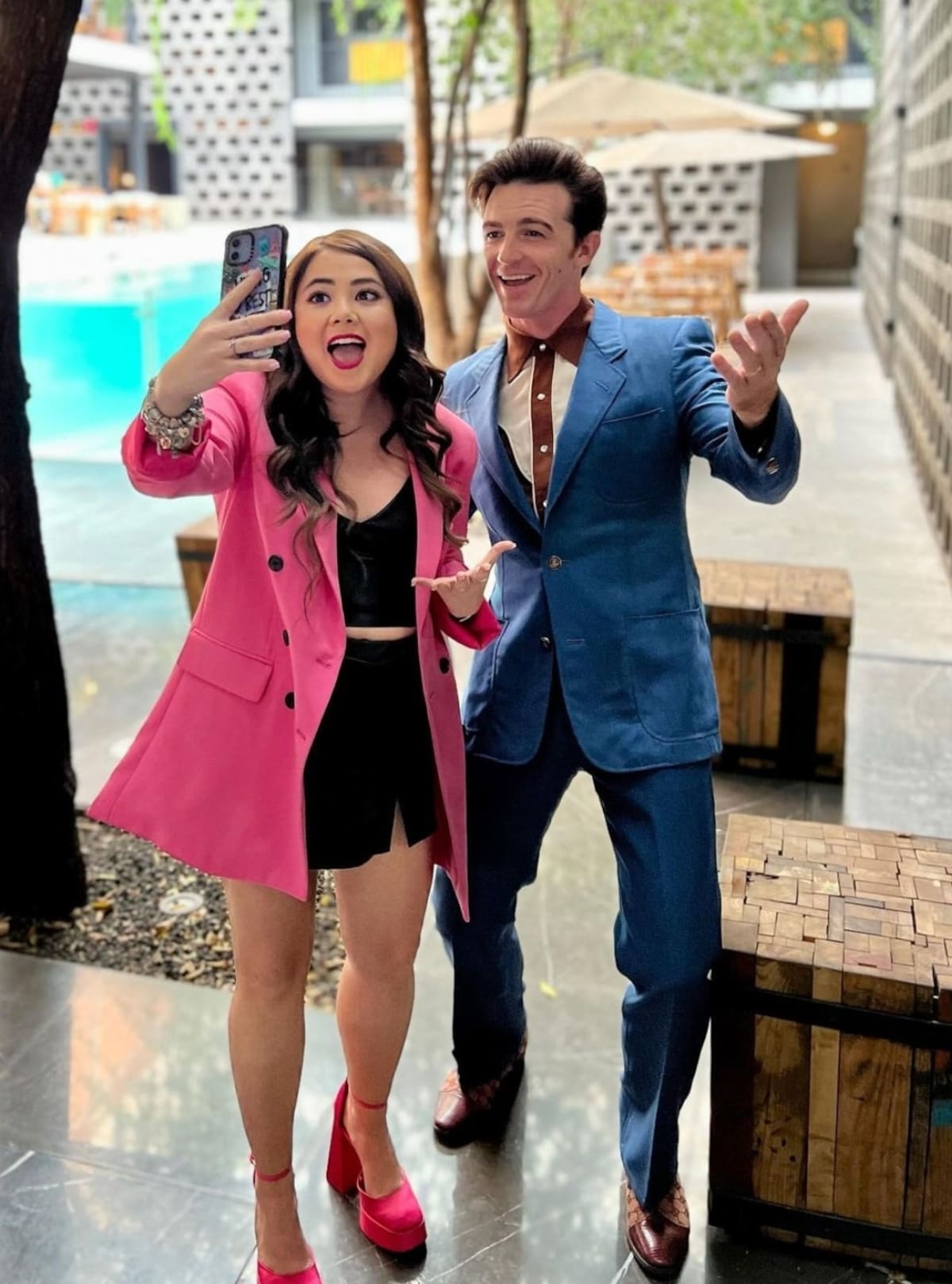 Mariana Botas asegura que Drake Bell la abrazó, la cargó, la besó y le cantó.
