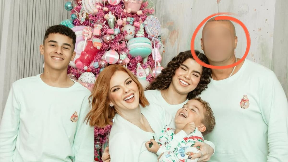 Wisin posa sin sus lentes de sol en fotos navideñas y fans reaccionan sorprendidos: “¿Wisin es asiático?” (FOTOS)