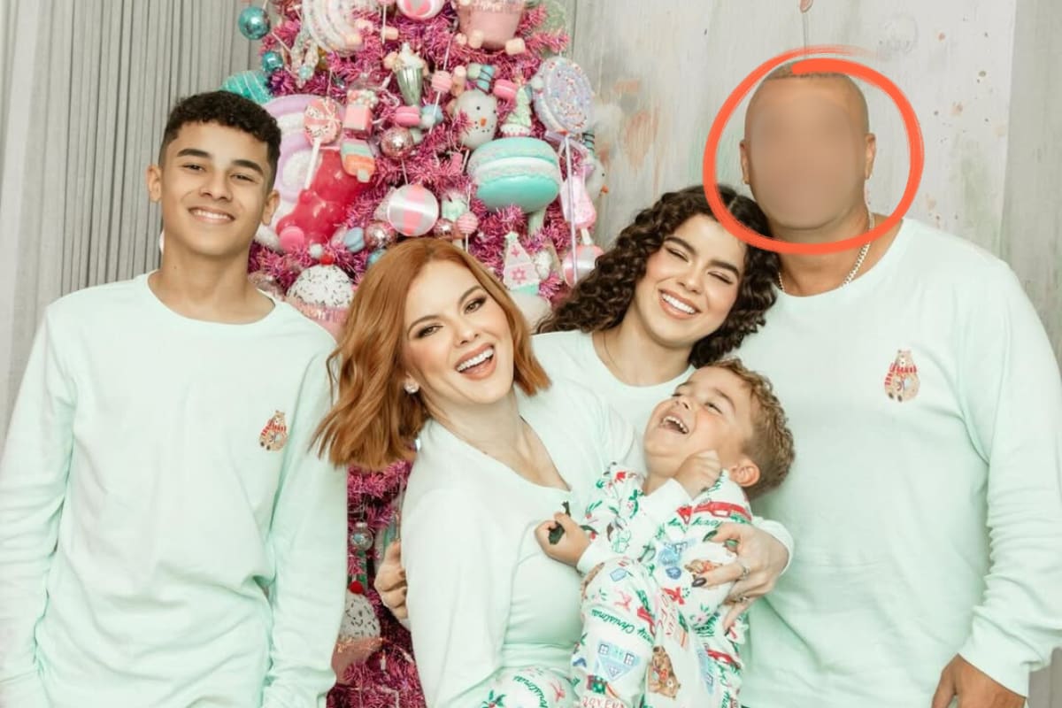 Wisin posa sin sus lentes de sol en fotos navideñas y fans reaccionan sorprendidos: “¿Wisin es asiático?” (FOTOS)