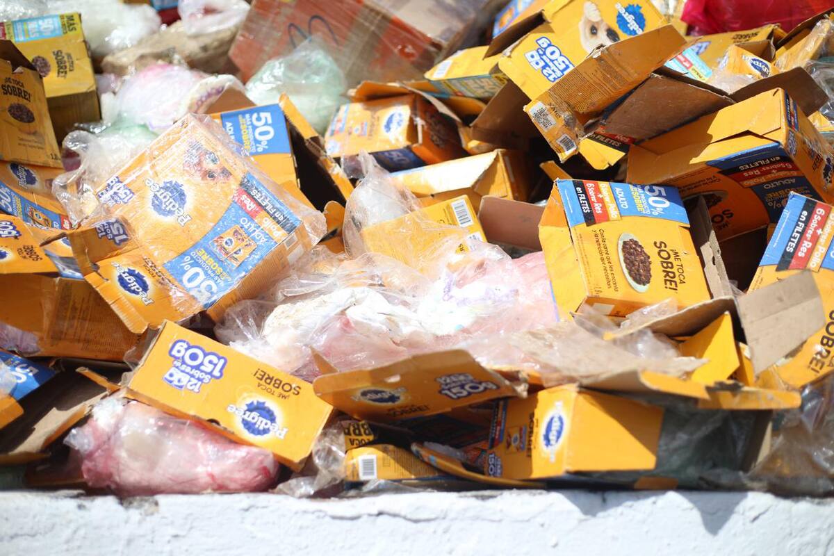 Entre la droga incinerada destacó un cargamento asegurado el pasado 31 de enero en Rosarito, donde narcotraficantes intentaron ocultar la droga en paquetes de comida para perros.