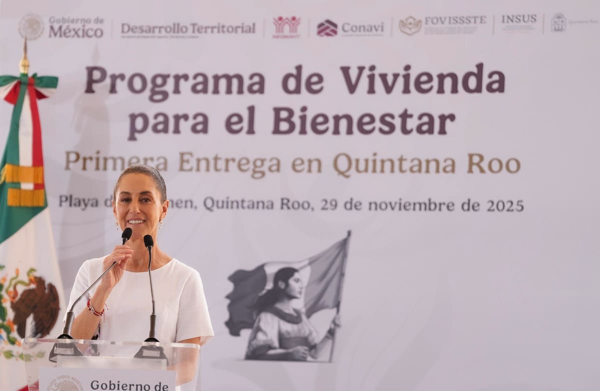 La presidenta encabezó en Playa del Carmen la entrega de viviendas, escrituras y liberaciones de hipoteca, y destacó que su gobierno avanza en la construcción de 1.2 millones de casas y en la cancelación de créditos impagables para miles de trabajadores. | Crédito: Presidencia